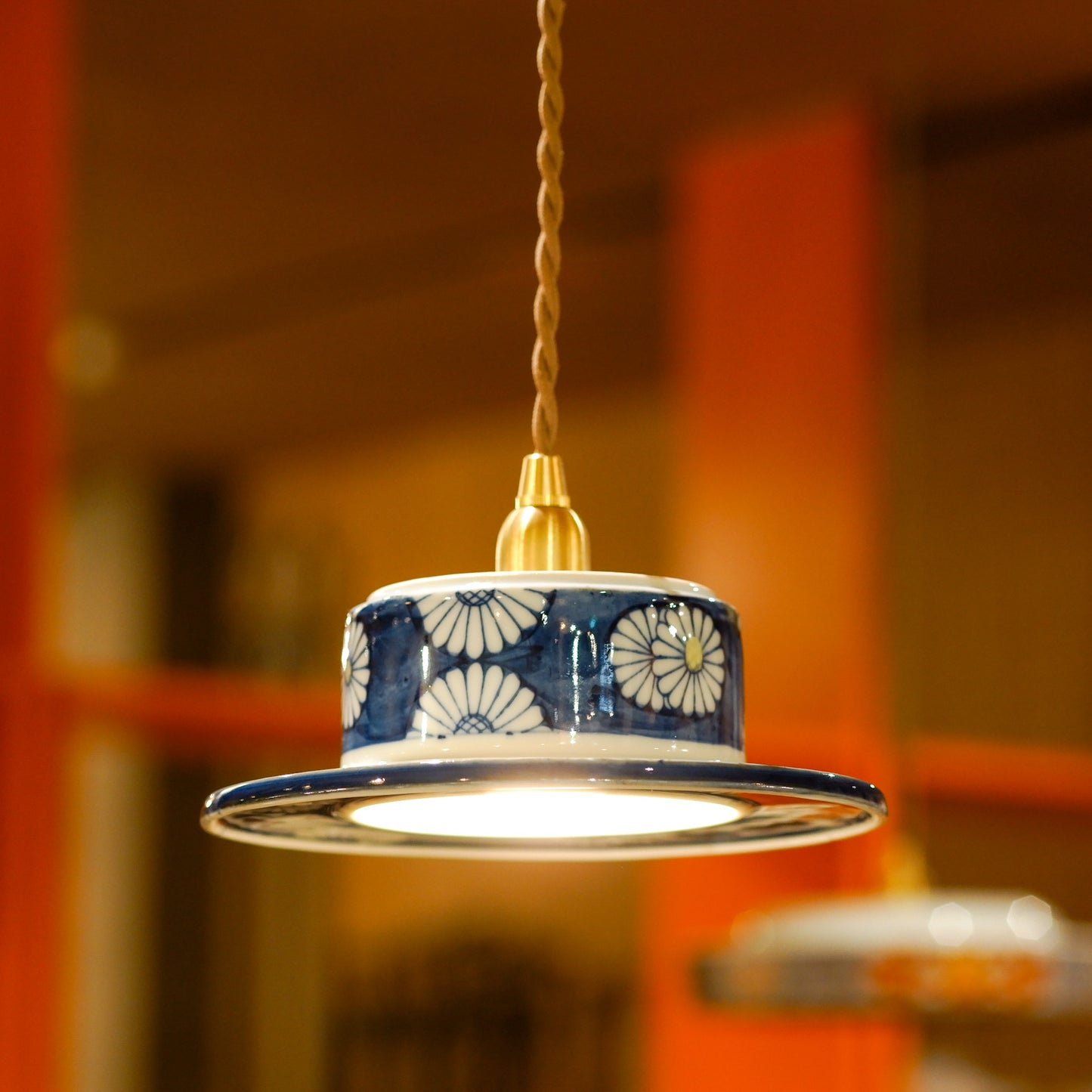 Unknown location | White chrysanthemum | Blue and white porcelain | Pendant light