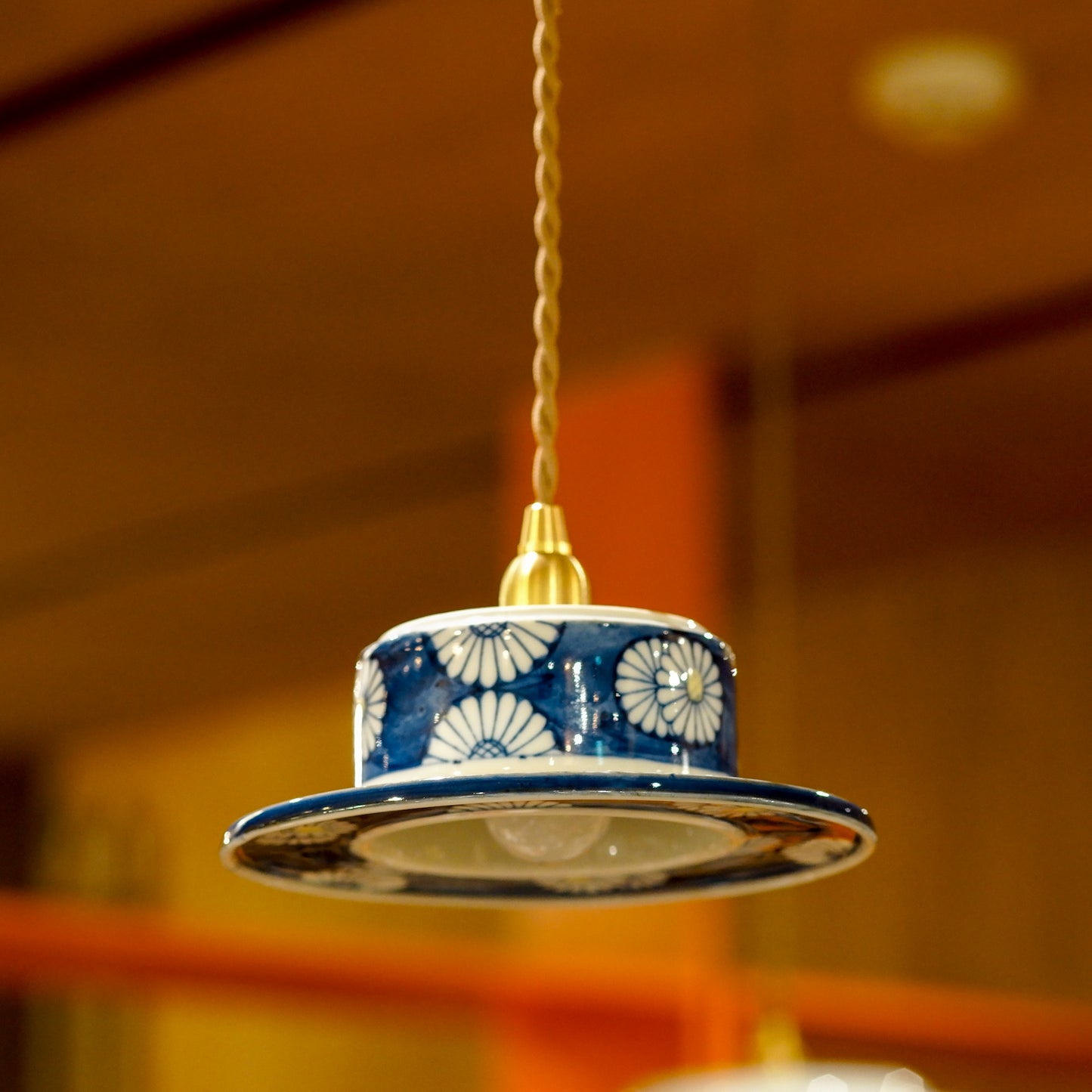 Unknown location | White chrysanthemum | Blue and white porcelain | Pendant light