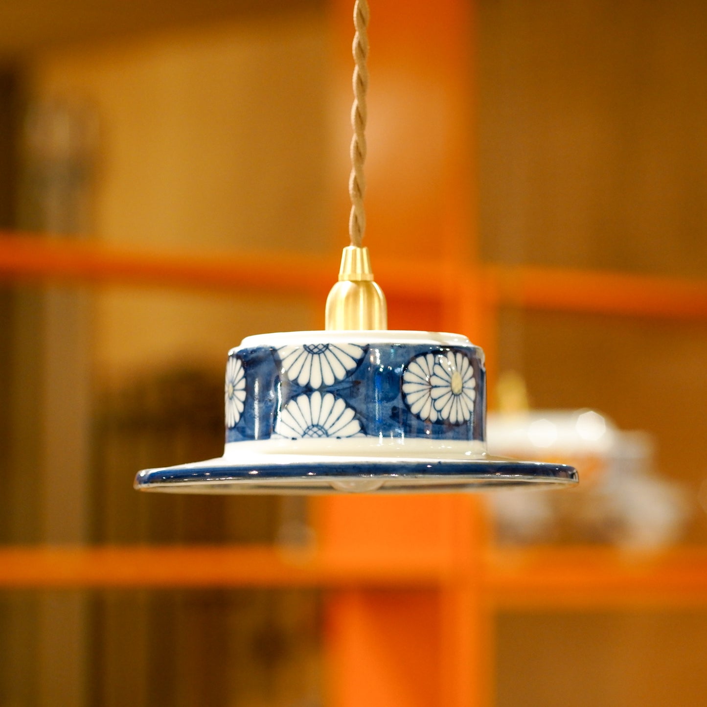 Unknown location | White chrysanthemum | Blue and white porcelain | Pendant light