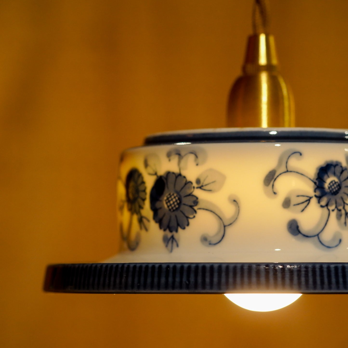Unknown place of production | Blue and white porcelain | Floral pattern | Pendant light