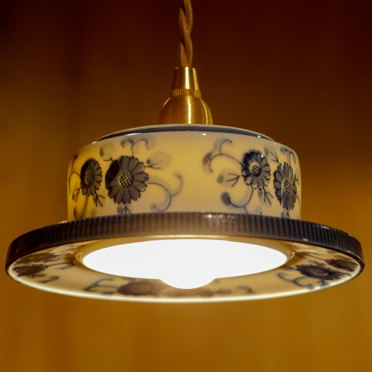 Unknown place of production | Blue and white porcelain | Floral pattern | Pendant light