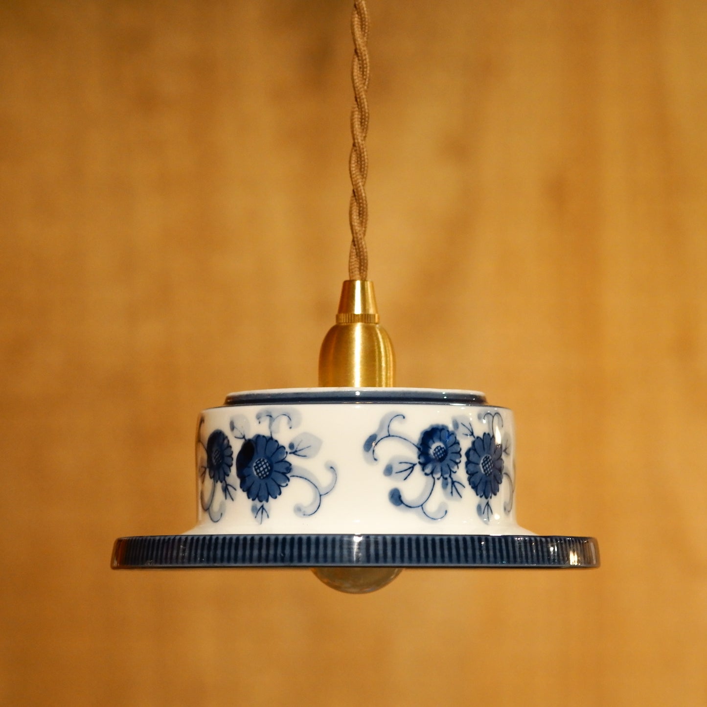 Unknown place of production | Blue and white porcelain | Floral pattern | Pendant light
