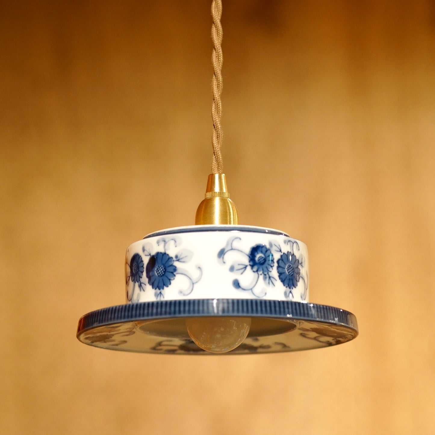 Unknown place of production | Blue and white porcelain | Floral pattern | Pendant light