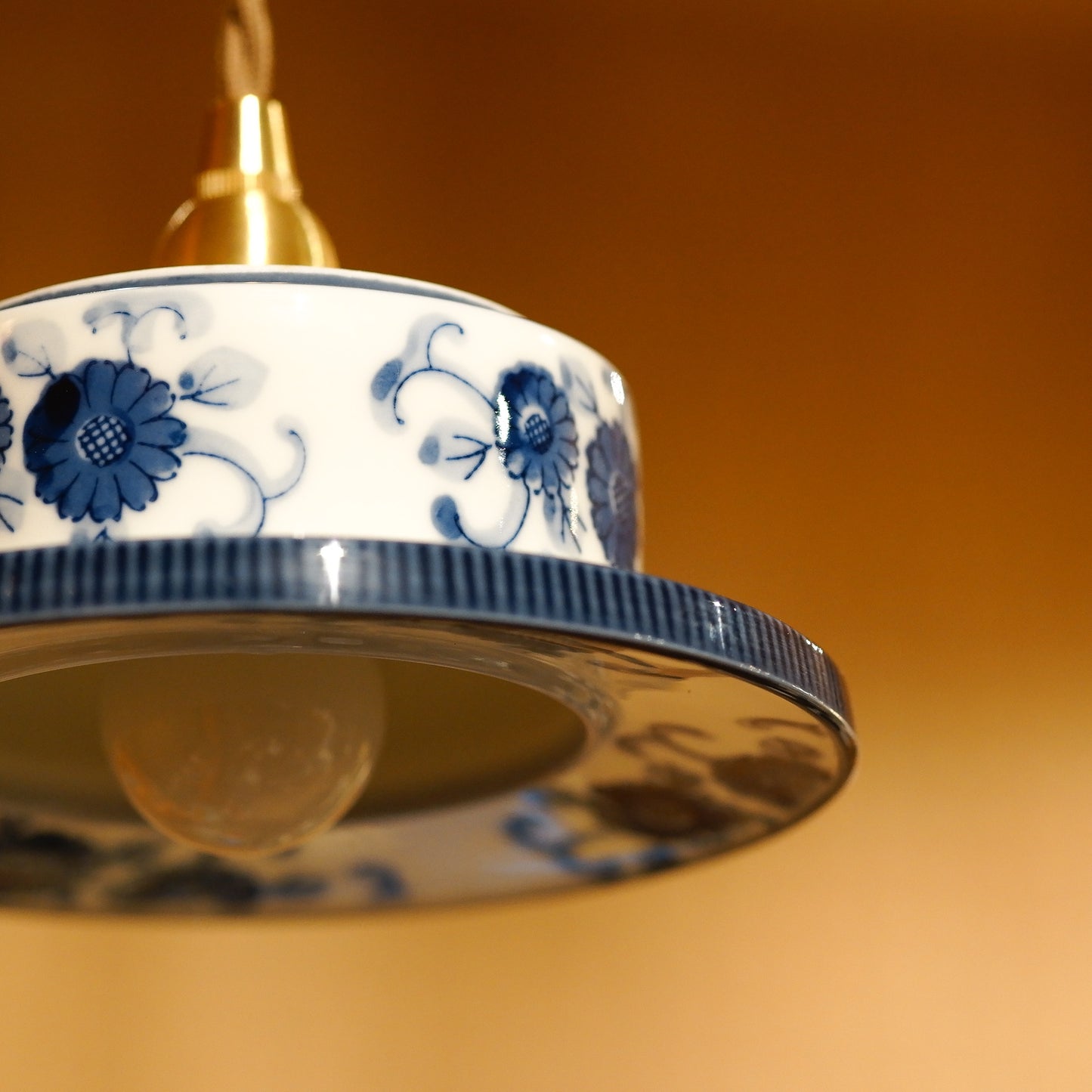 Unknown place of production | Blue and white porcelain | Floral pattern | Pendant light