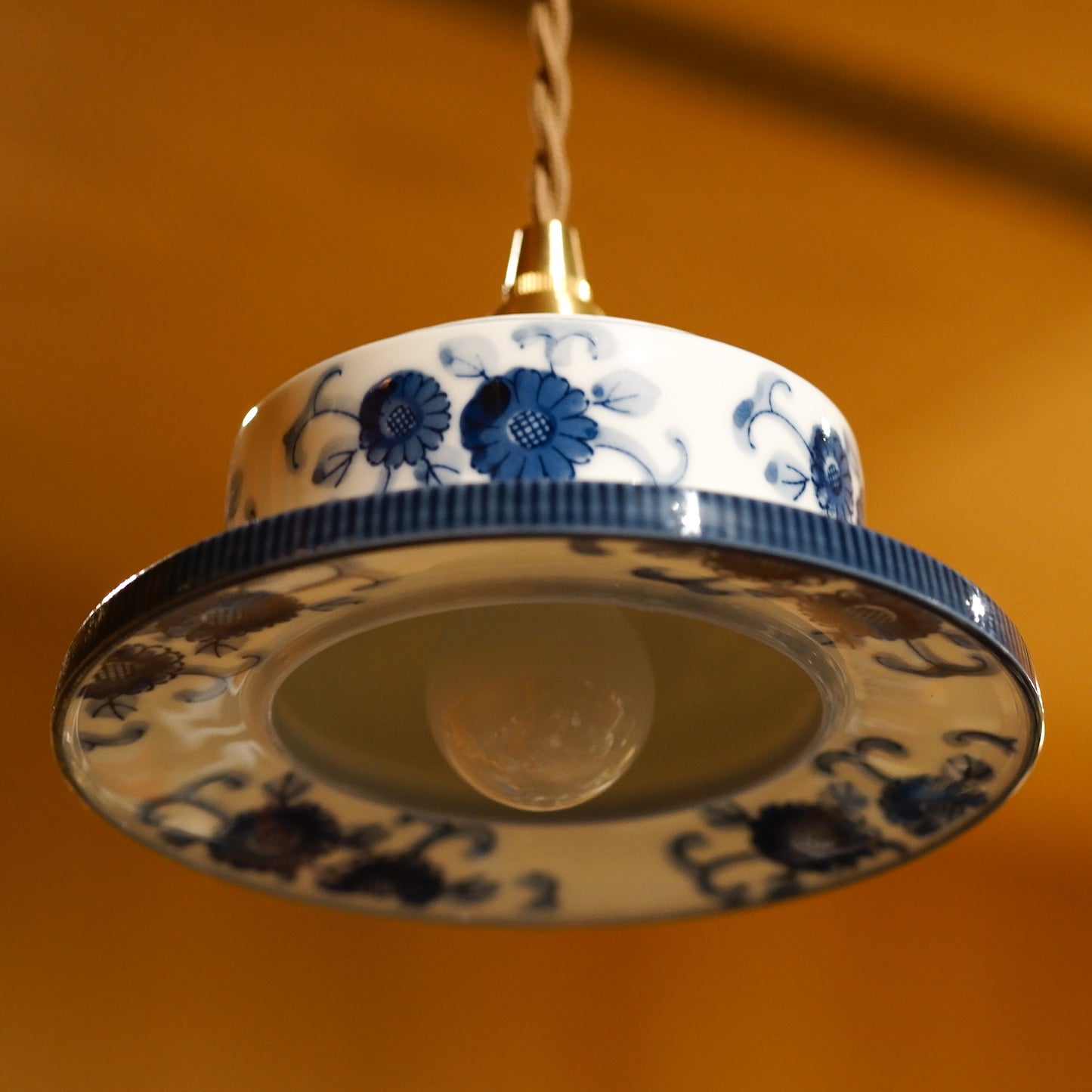 Unknown place of production | Blue and white porcelain | Floral pattern | Pendant light