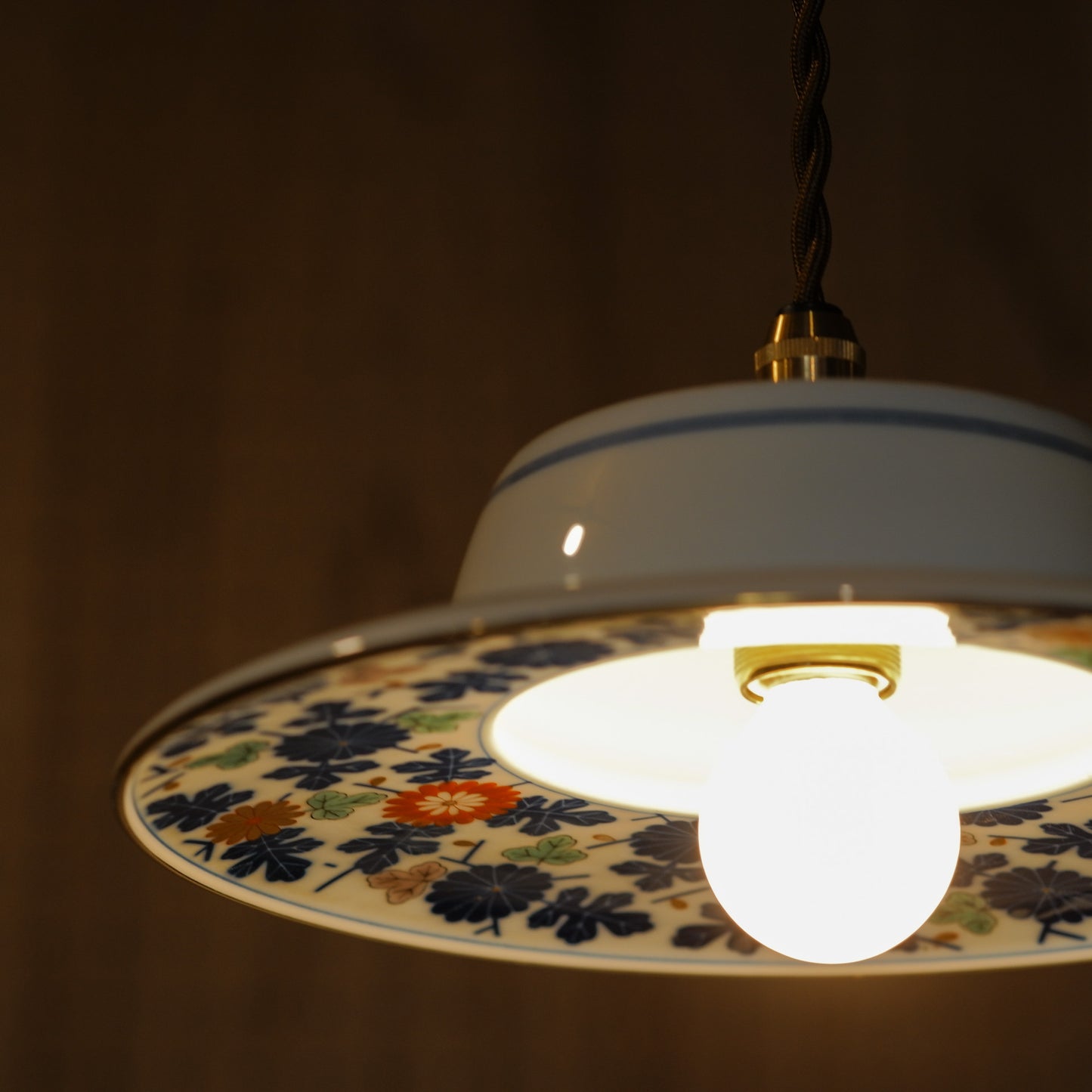 Arita ware | Koransha | Dyed brocade floral pattern | Pendant light
