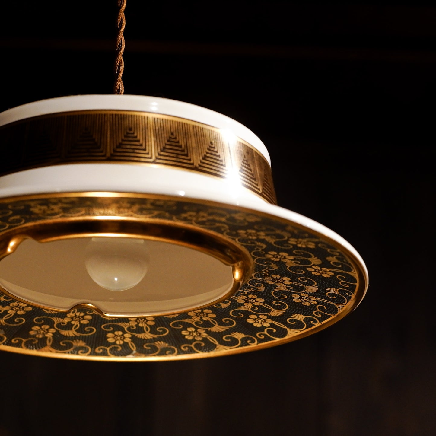 Kutani ware | Kutani Koryu | Blue grain | Gold decoration | Large plate | Pendant light