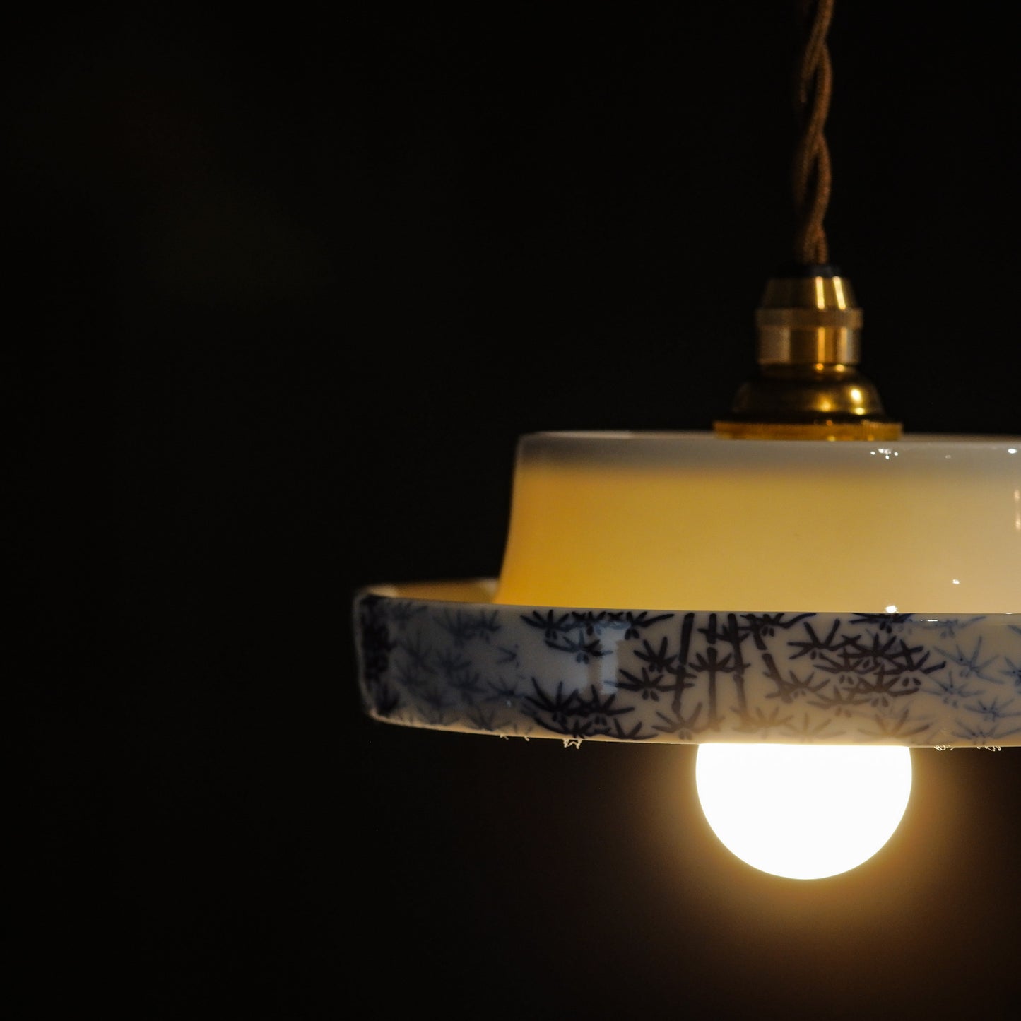 Unknown place of origin | Blue and white porcelain | Bamboo | Pendant light
