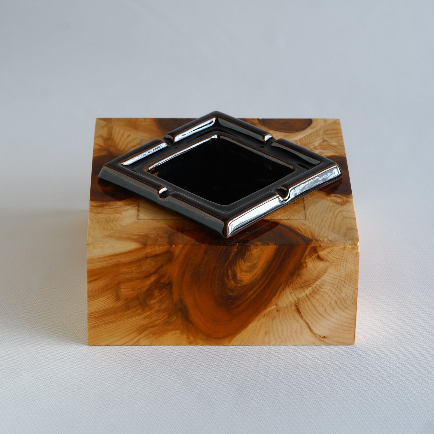 Place of production unknown | Corner | Black glaze | Pendant light