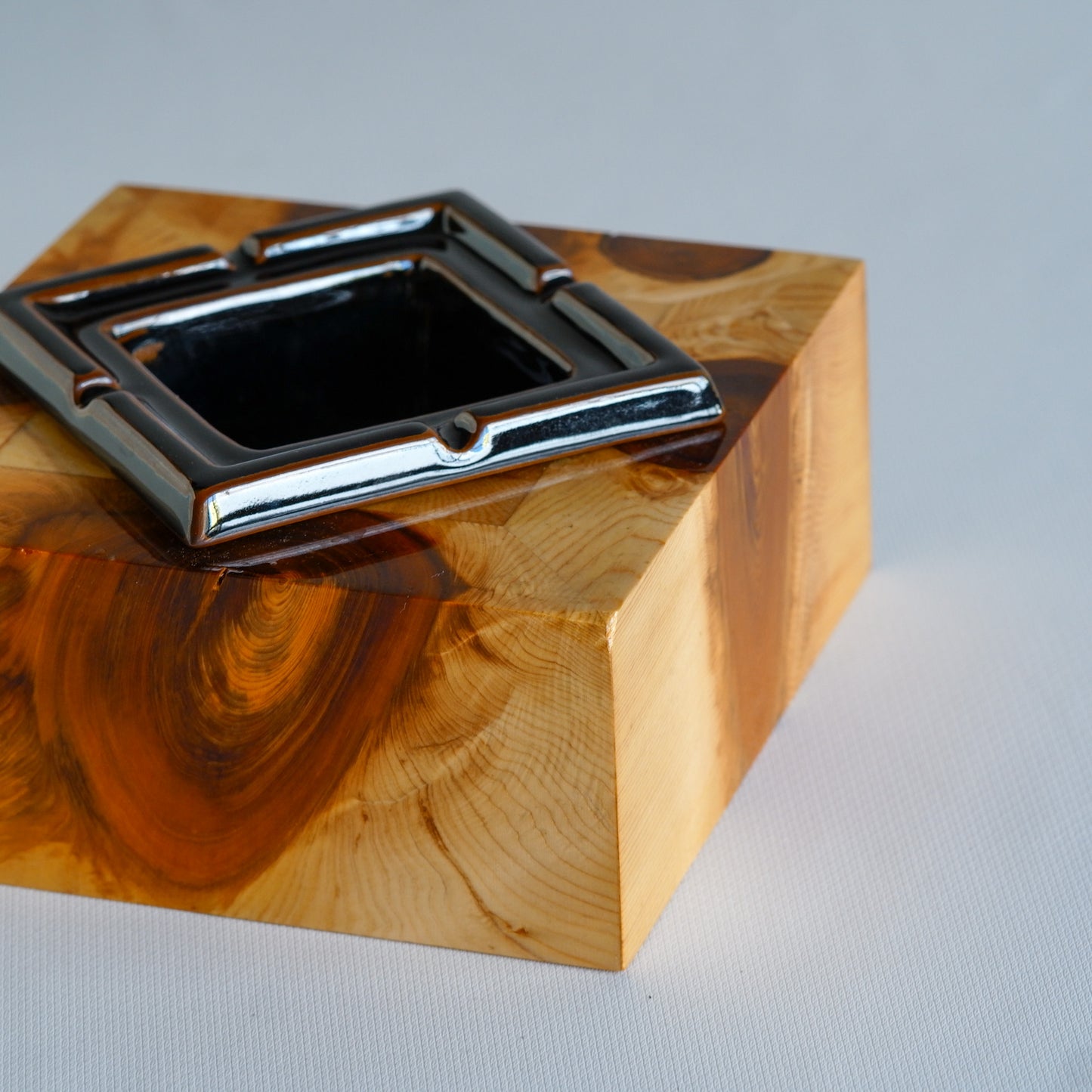 Place of production unknown | Corner | Black glaze | Pendant light