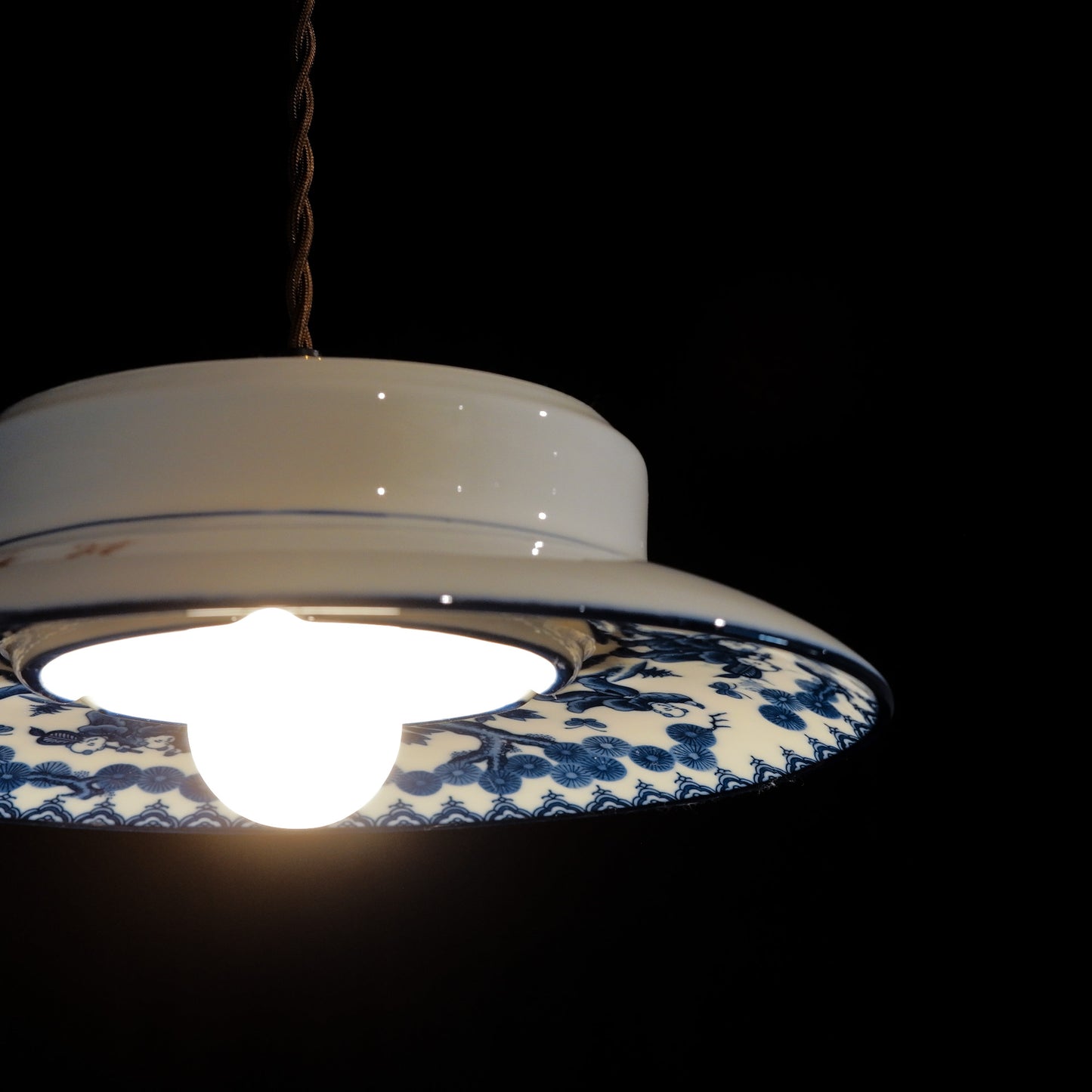 Unknown place of origin | Chinese child | Classical pattern | Blue and white porcelain | Pendant light