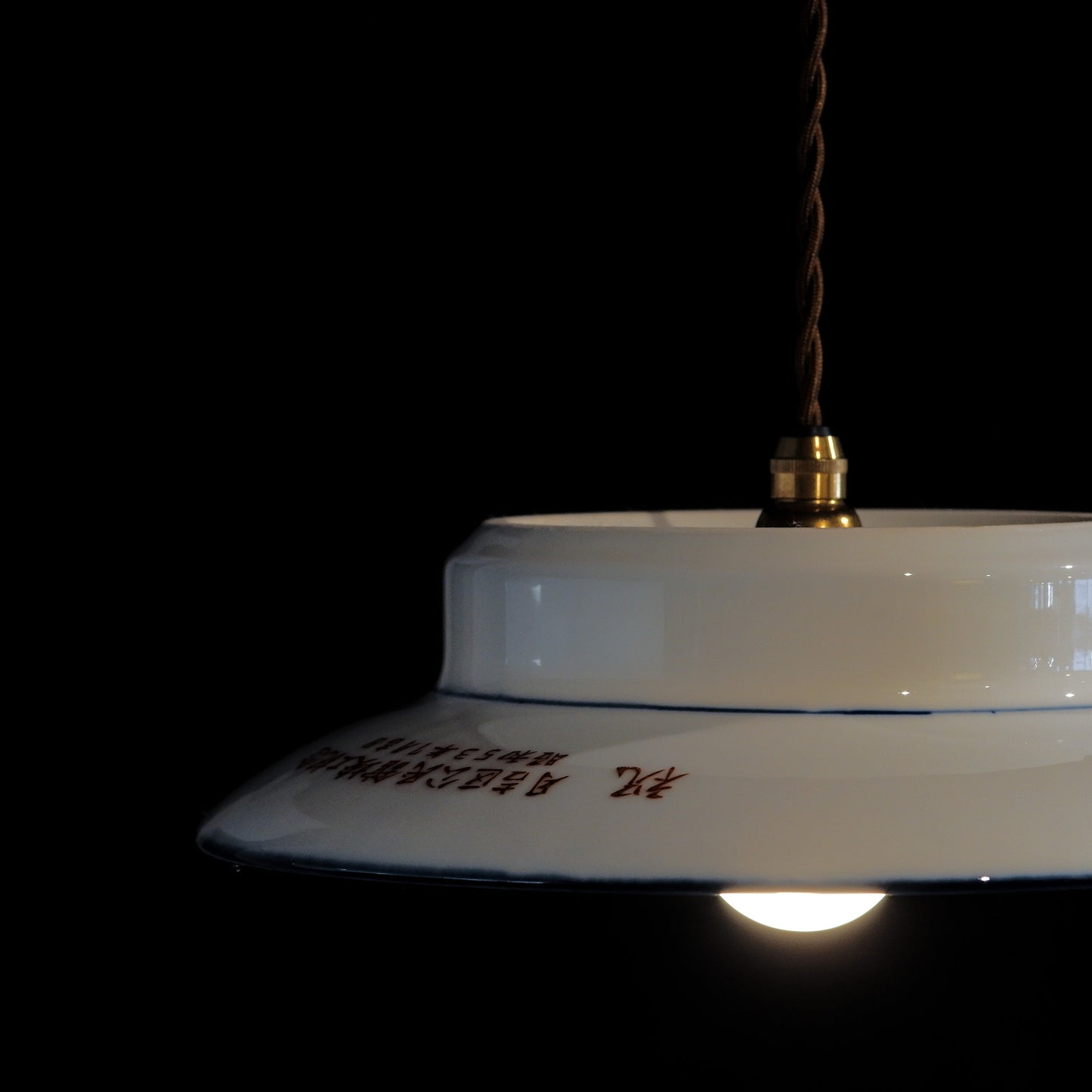 Unknown place of origin | Chinese child | Classical pattern | Blue and white porcelain | Pendant light