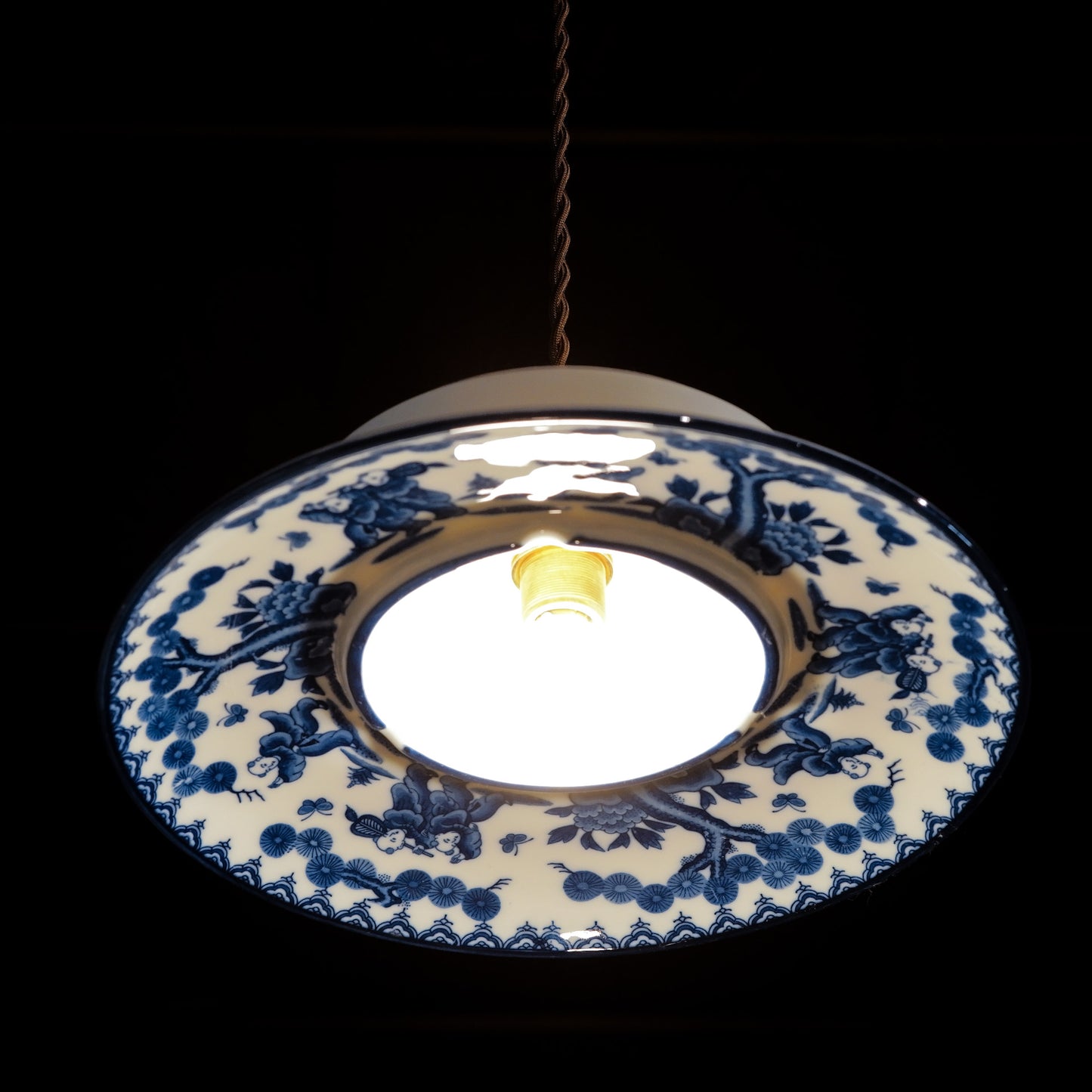 Unknown place of origin | Chinese child | Classical pattern | Blue and white porcelain | Pendant light