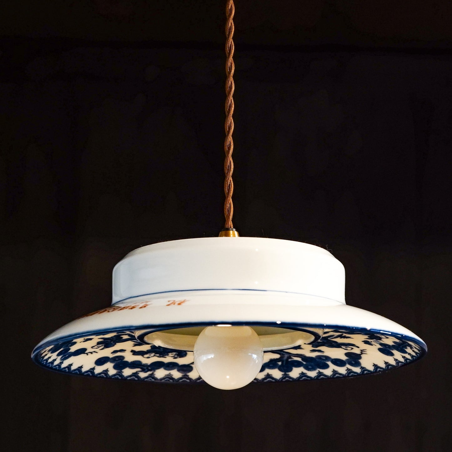 Unknown place of origin | Chinese child | Classical pattern | Blue and white porcelain | Pendant light