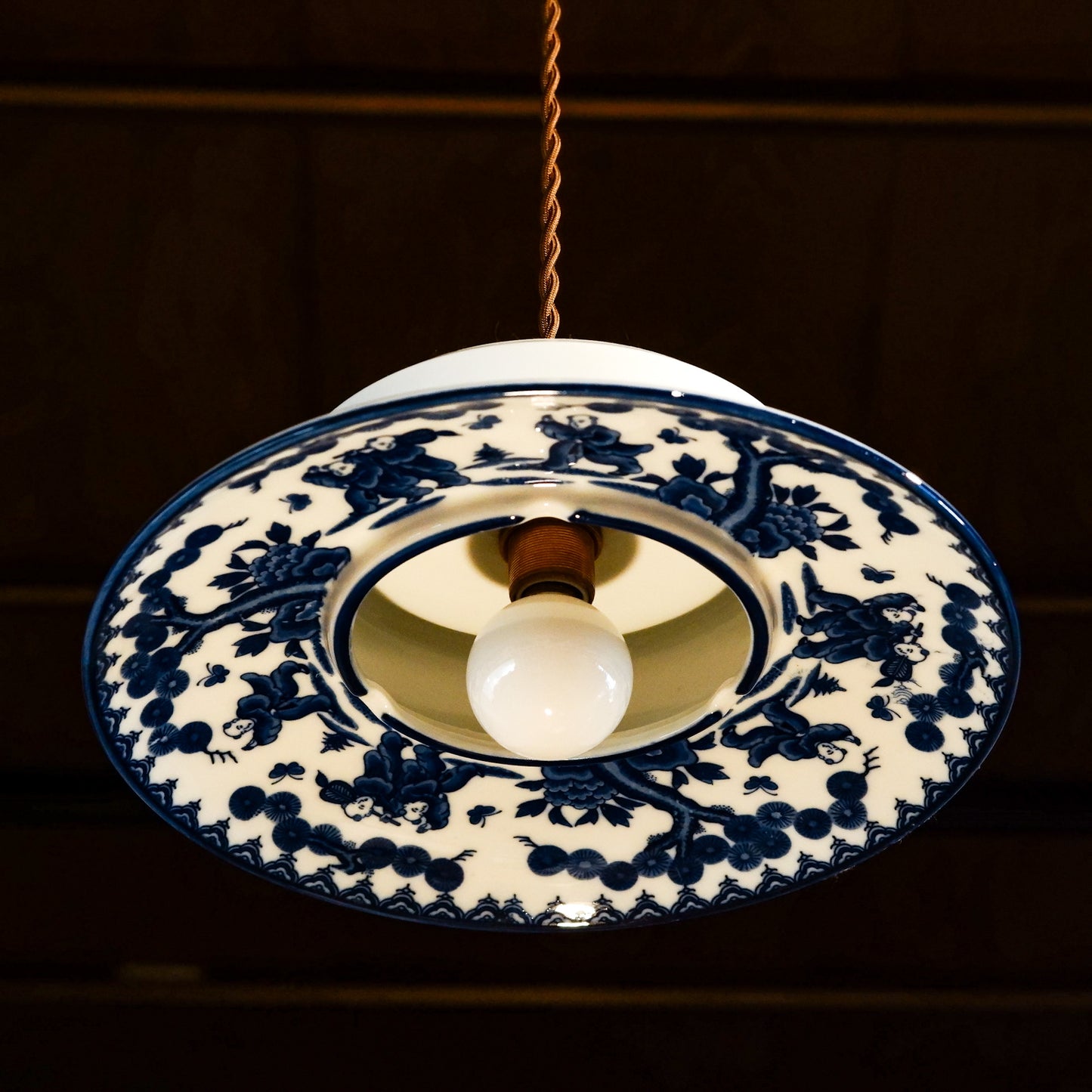 Unknown place of origin | Chinese child | Classical pattern | Blue and white porcelain | Pendant light