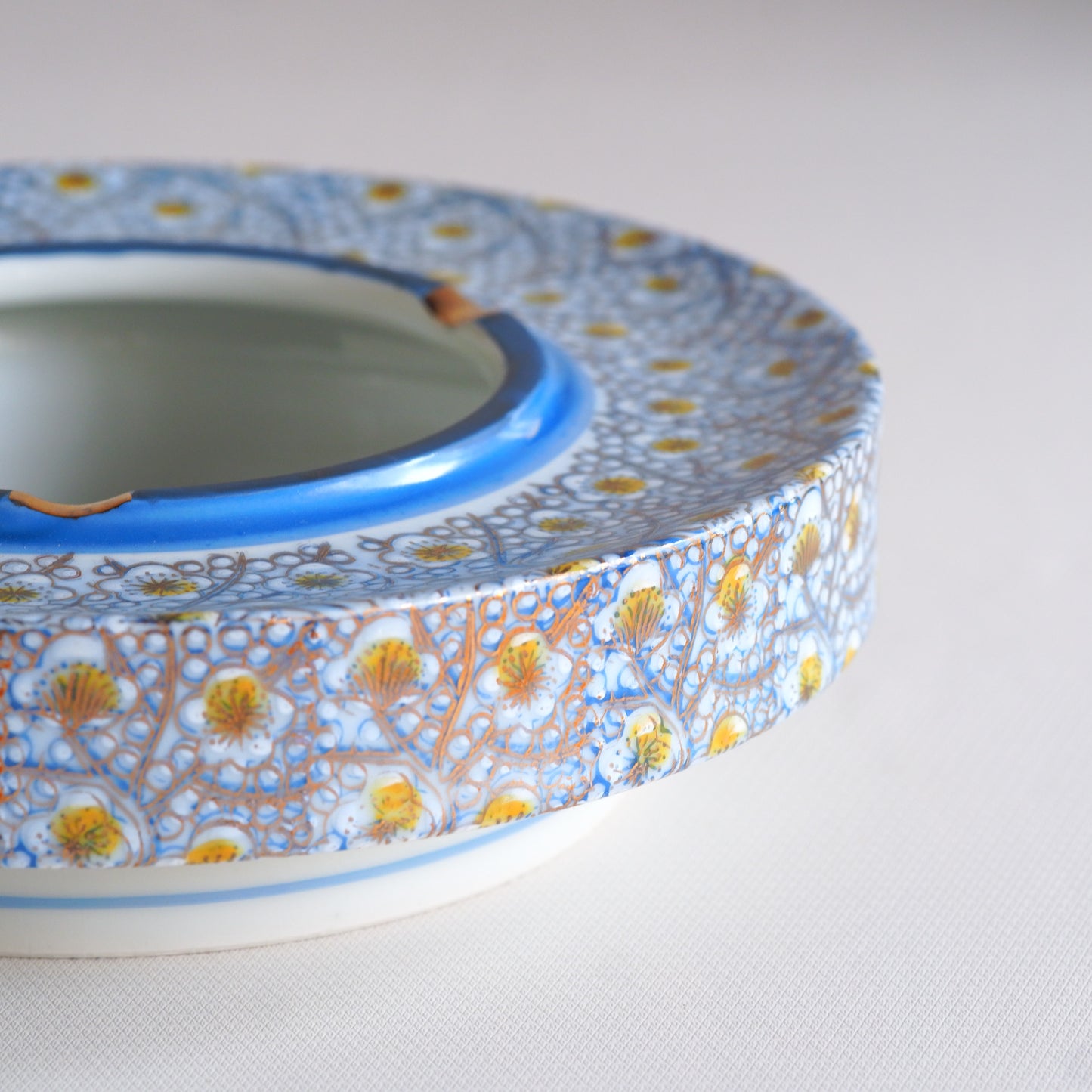 Kutani ware | Kutani Senryu | Plum blossoms | Blue, yellow, and gold | Pendant light