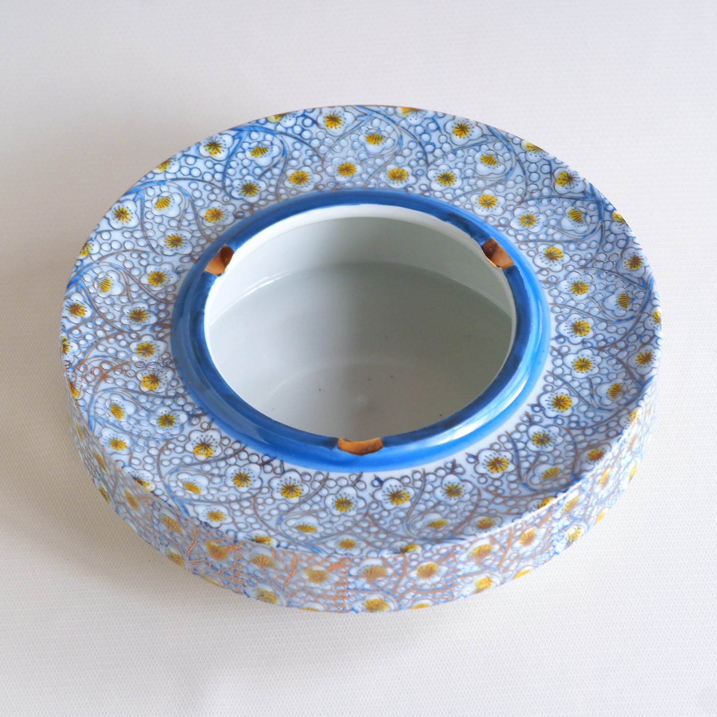 Kutani ware | Kutani Senryu | Plum blossoms | Blue, yellow, and gold | Pendant light