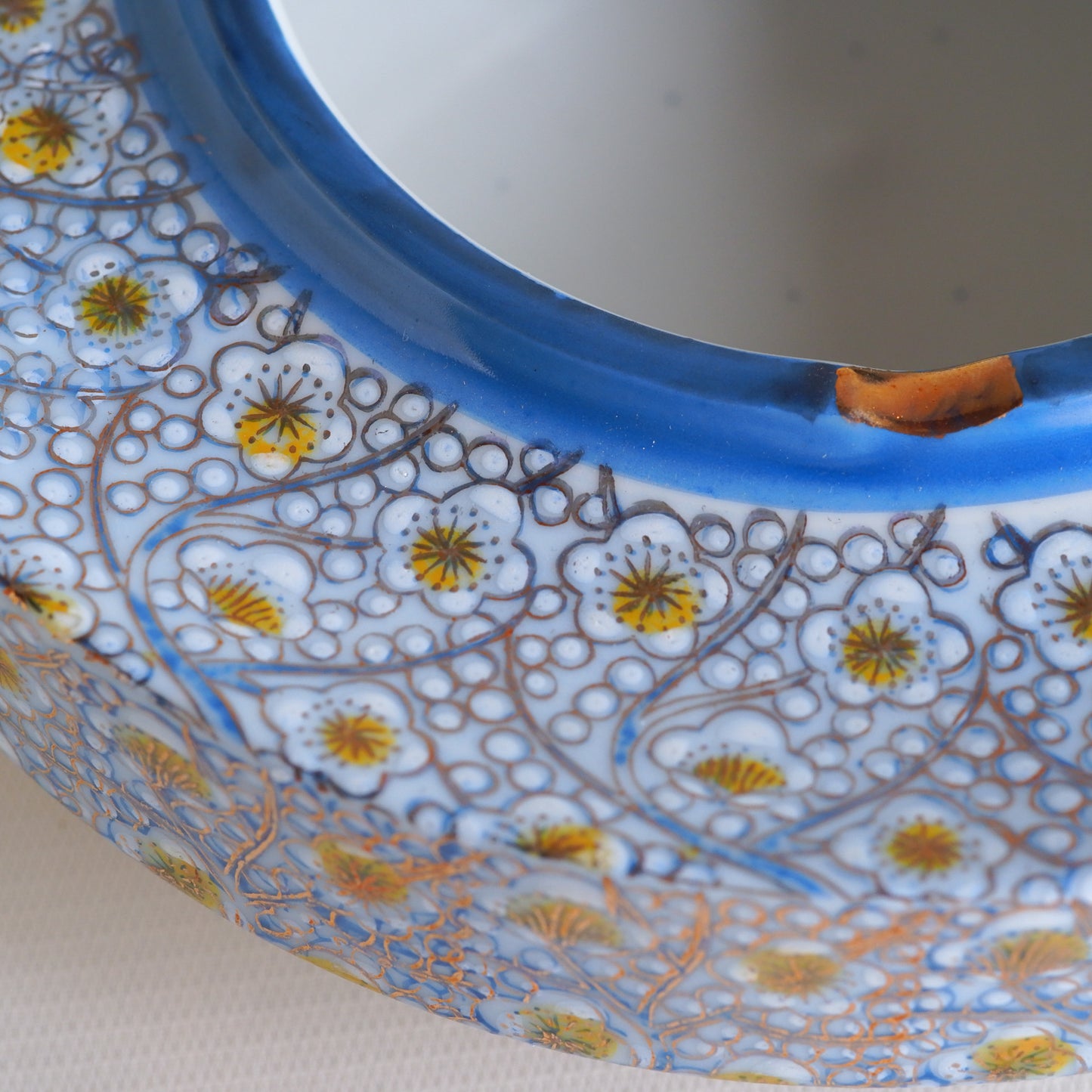 Kutani ware | Kutani Senryu | Plum blossoms | Blue, yellow, and gold | Pendant light