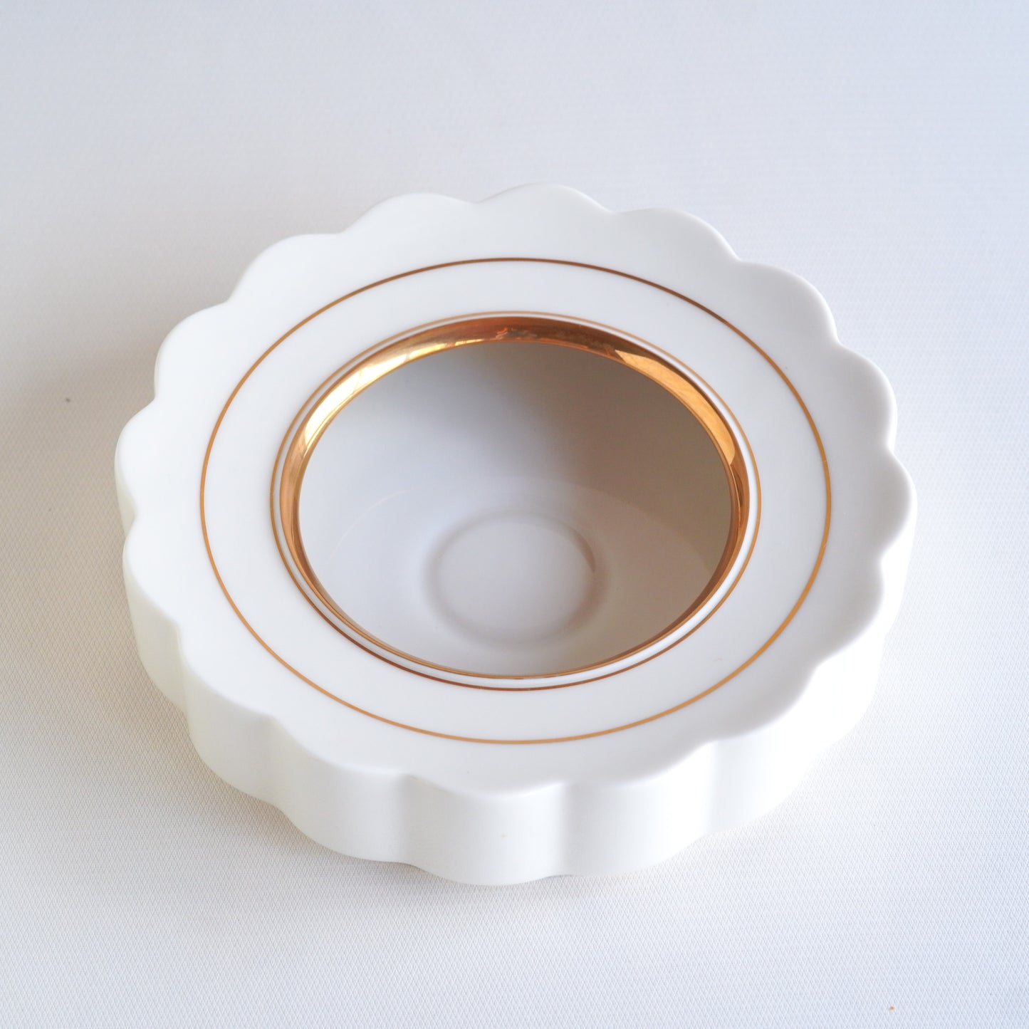 Noritake | White porcelain | Pleated | Pendant light