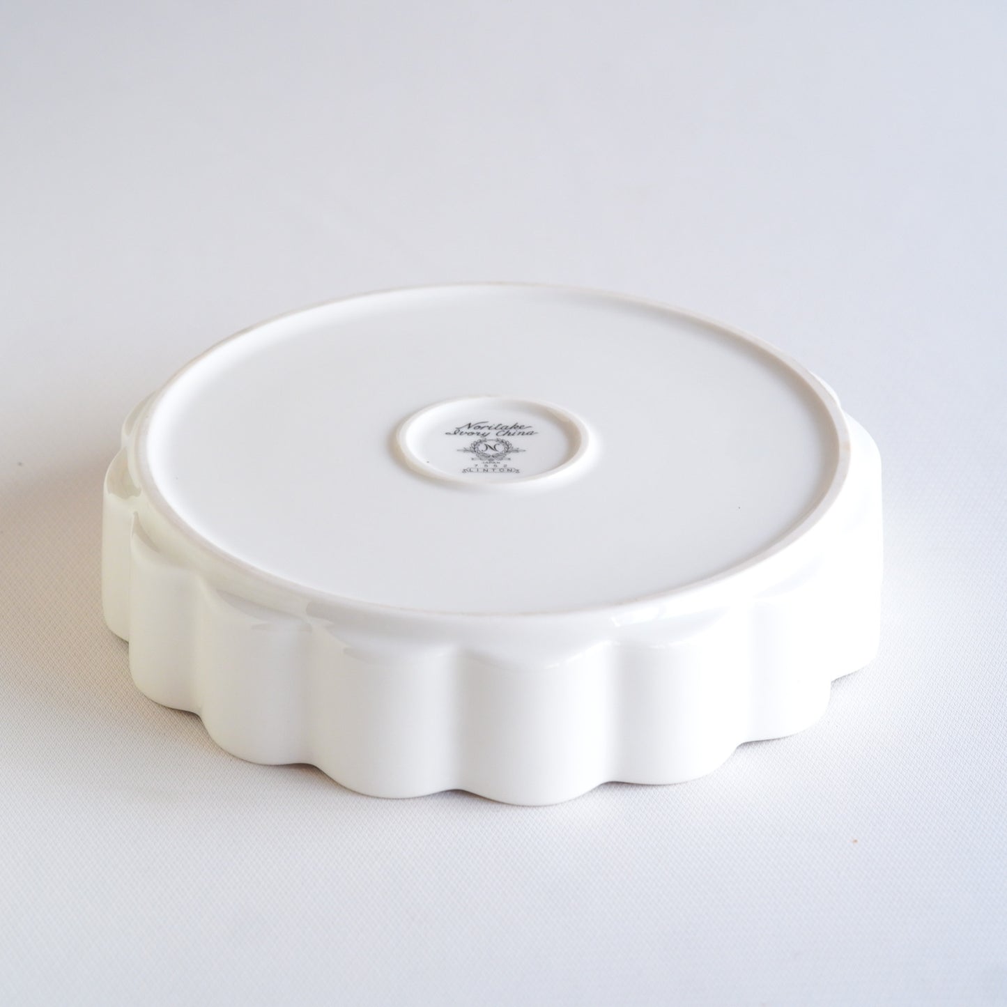 Noritake | White porcelain | Pleated | Pendant light