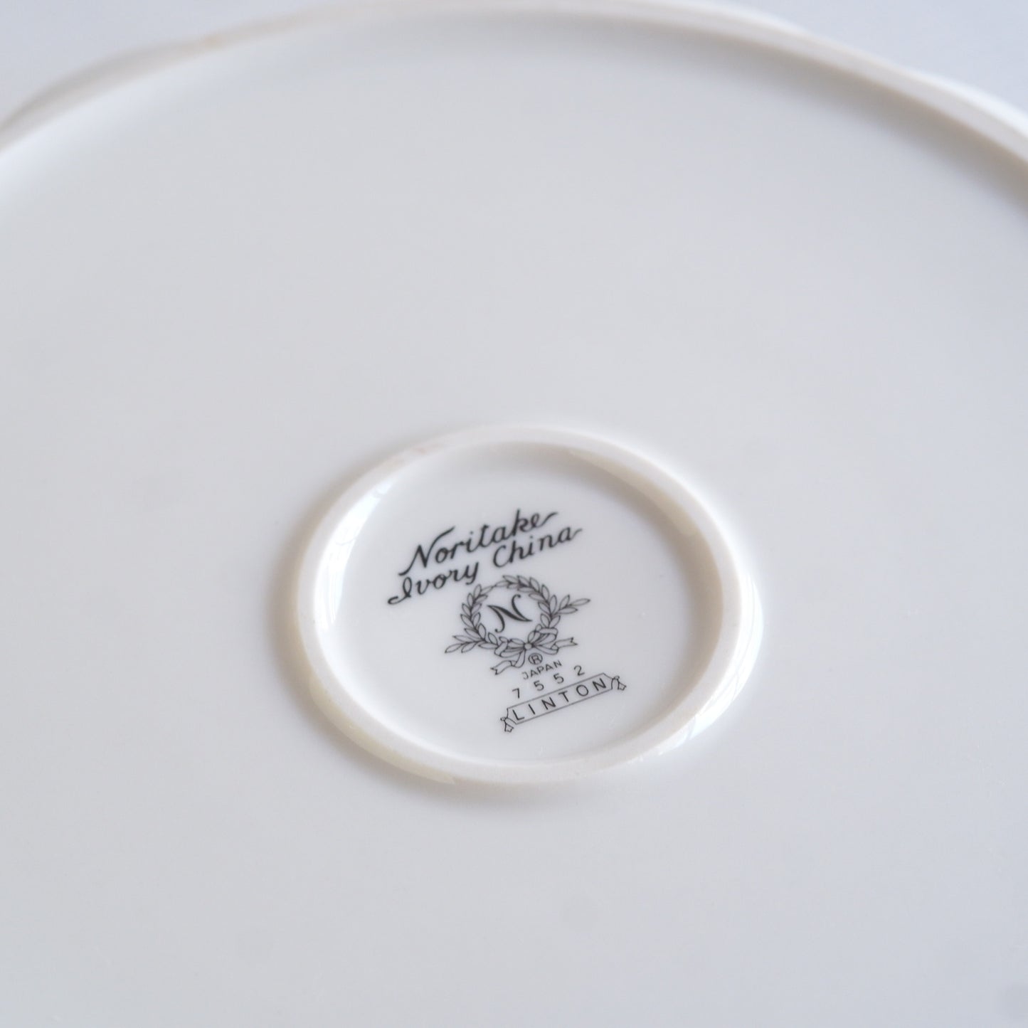 Noritake | White porcelain | Pleated | Pendant light