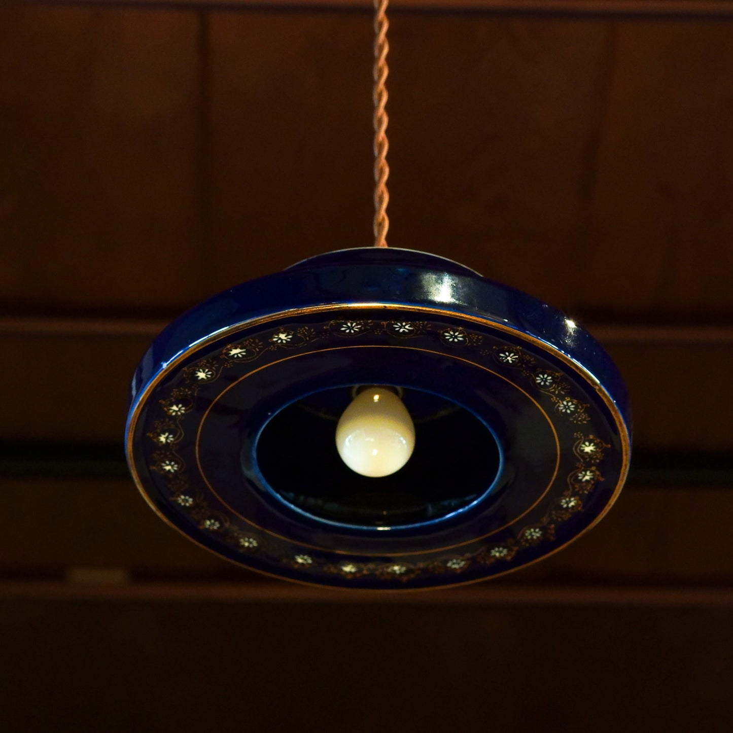Unknown place of production | Lapis Lazuli | Small flower | Pendant light