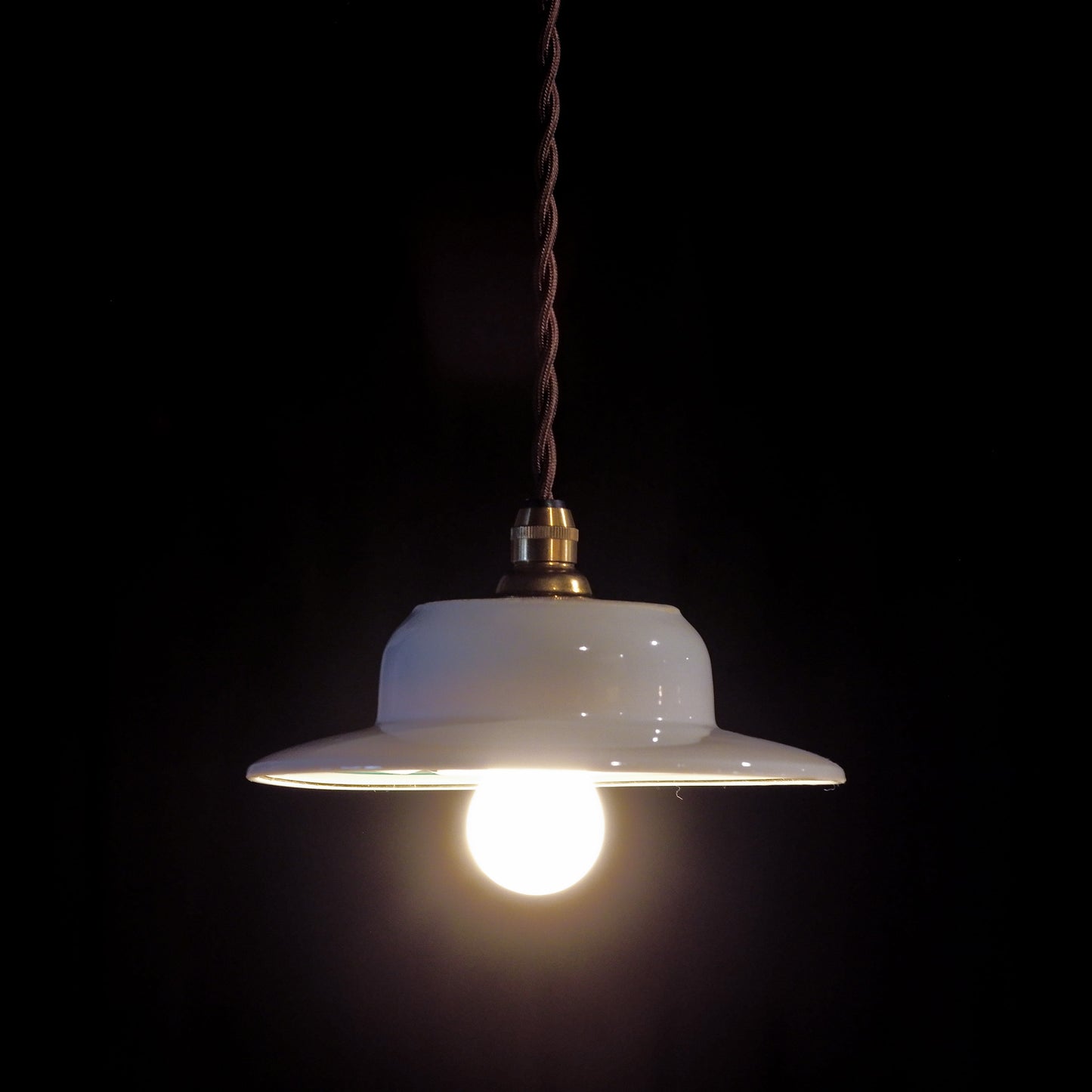 Unknown place of origin | White porcelain | Simple | Green and gold | Pendant light
