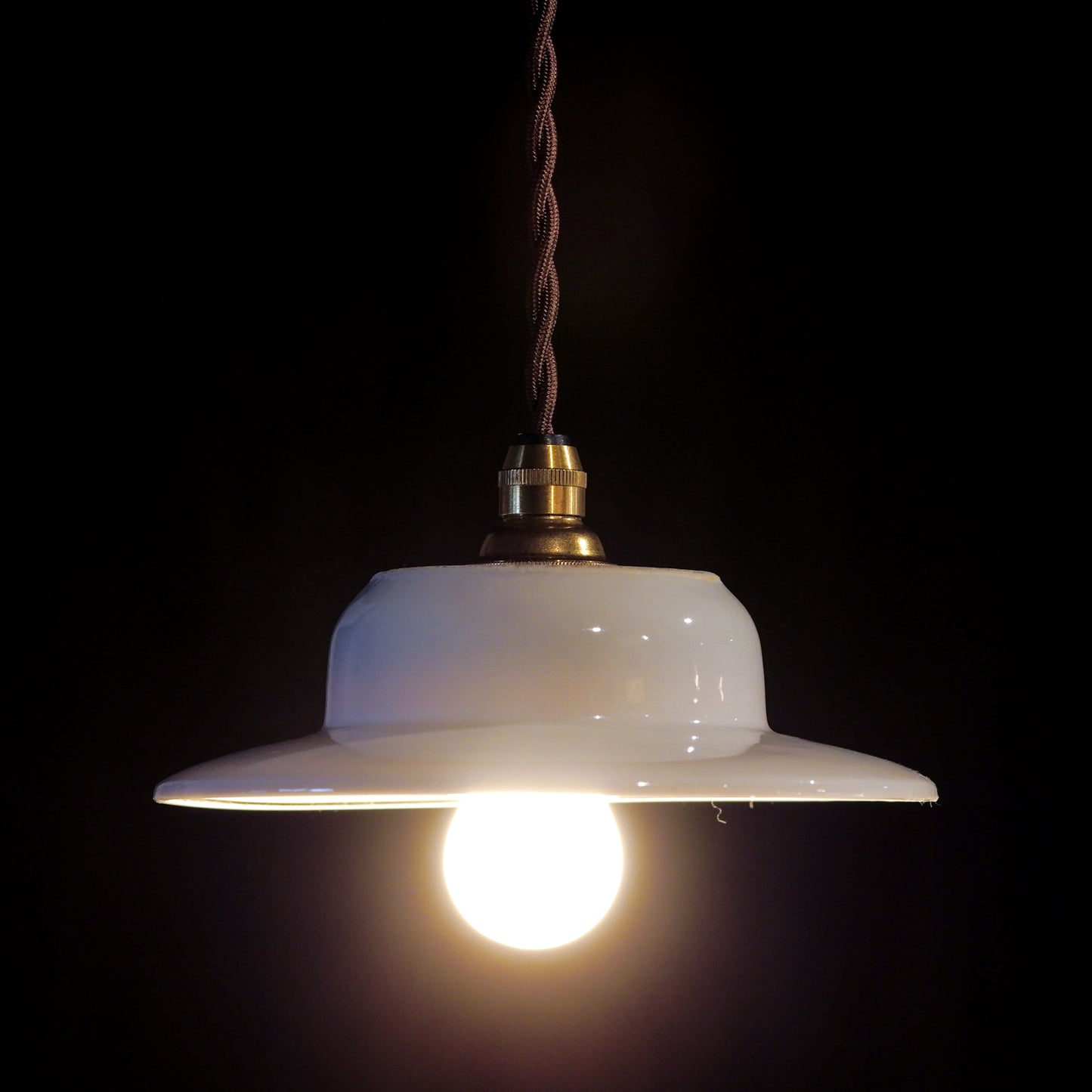Unknown place of origin | White porcelain | Simple | Green and gold | Pendant light
