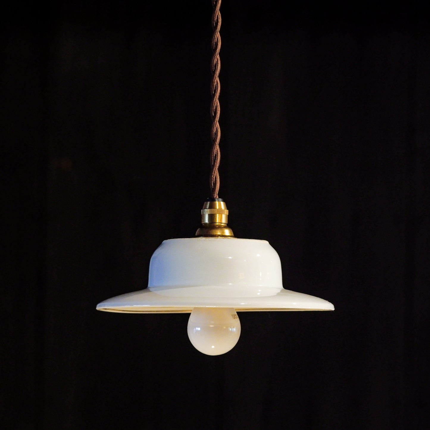 Unknown place of origin | White porcelain | Simple | Green and gold | Pendant light