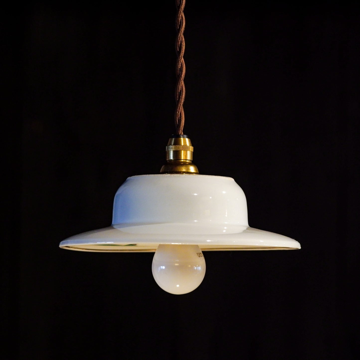 Unknown place of origin | White porcelain | Simple | Green and gold | Pendant light