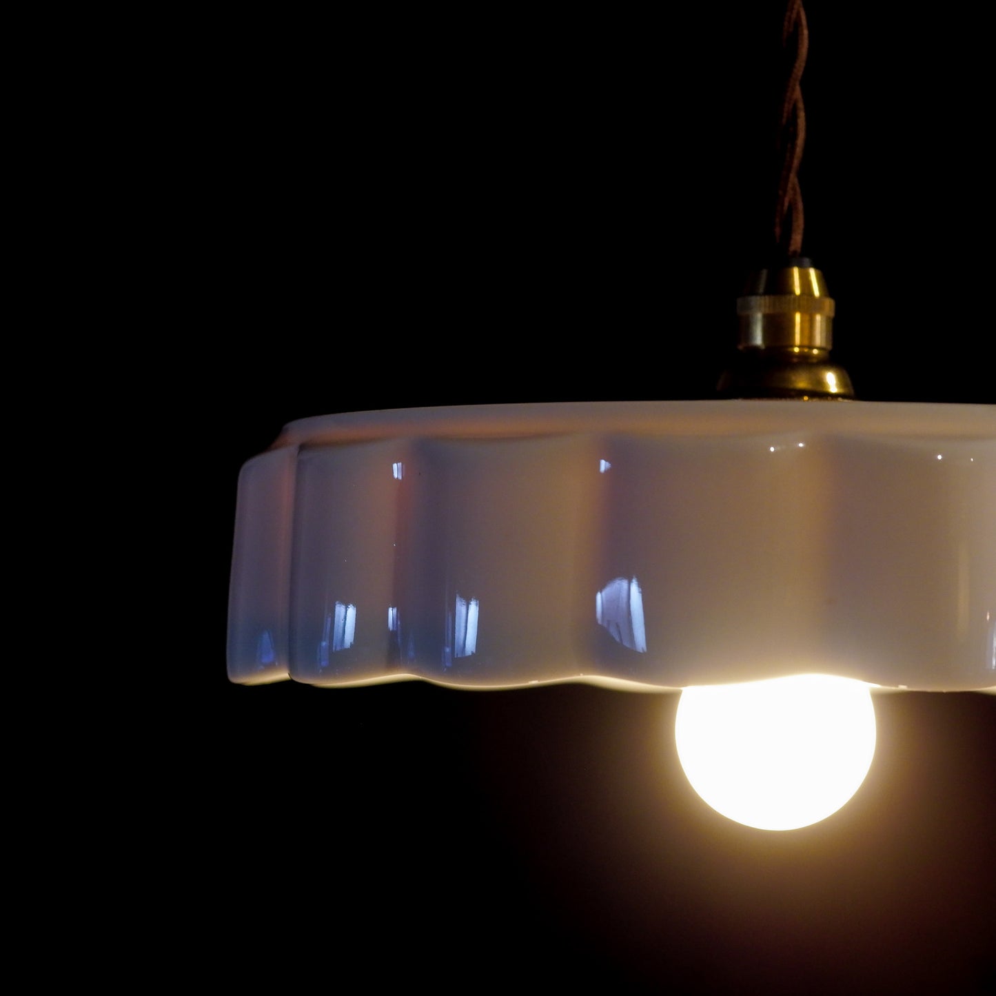 Noritake | White porcelain | Pleated | Pendant light