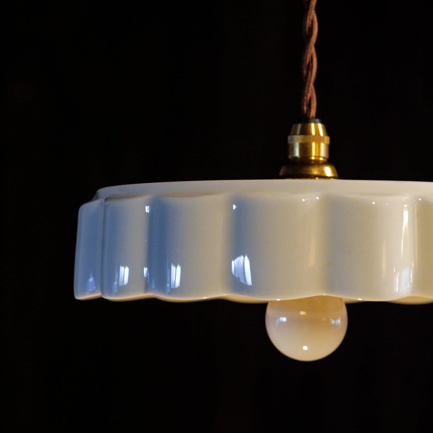 Noritake | White porcelain | Pleated | Pendant light