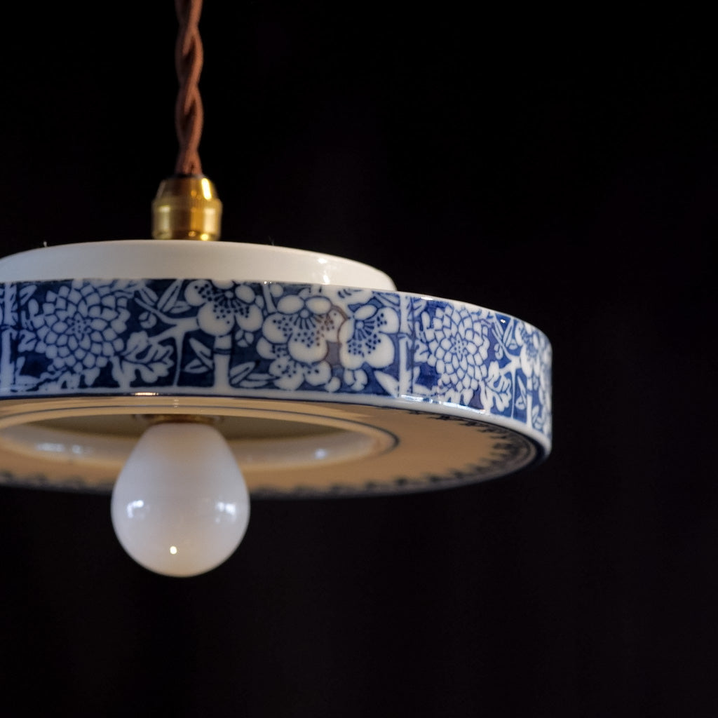 作地未詳｜花・竹文様｜染付｜ペンダントライト – アップサイクル照明