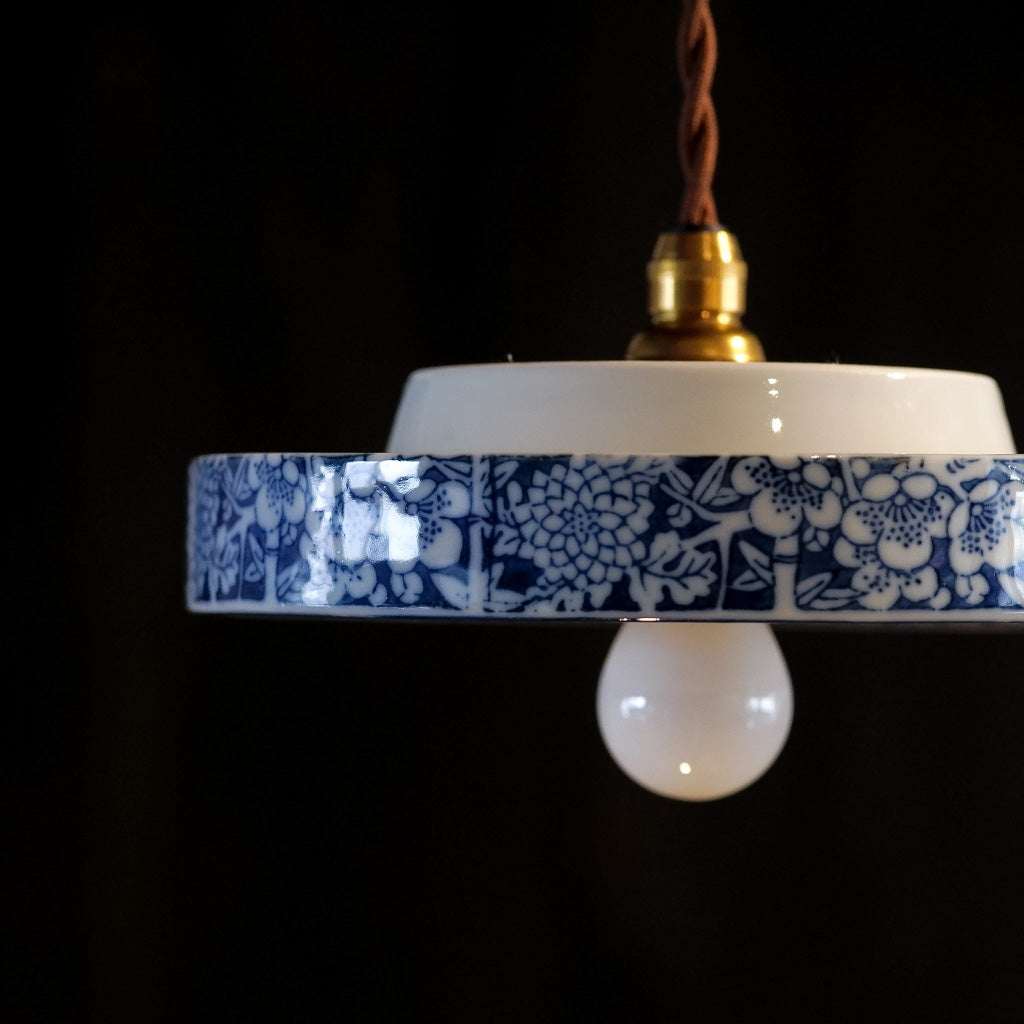 作地未詳｜花・竹文様｜染付｜ペンダントライト – アップサイクル照明