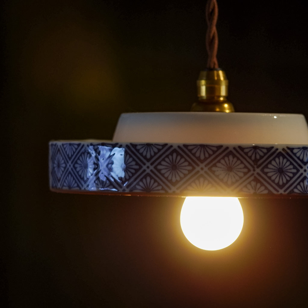 作地未詳｜菊菱｜染付｜ペンダントライト