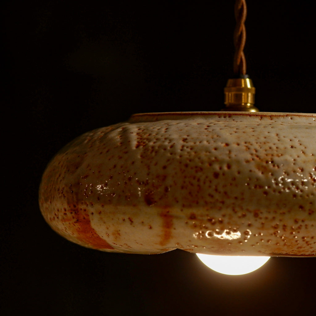 作地未詳｜美濃焼(?)｜土｜鉄点｜ペンダントライト