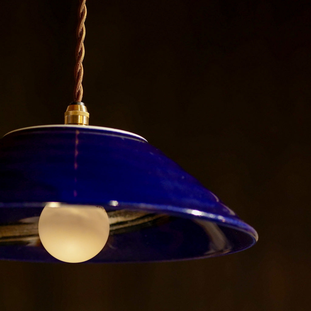 作地未詳｜藍釉薬｜黒刷毛引き｜ペンダントライト