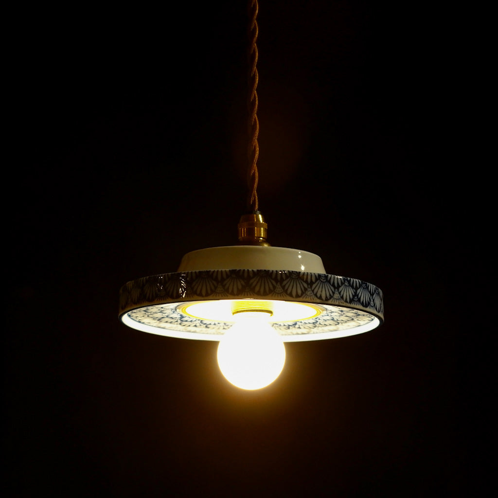 作地未詳｜白磁｜和柄｜ペンダントライト