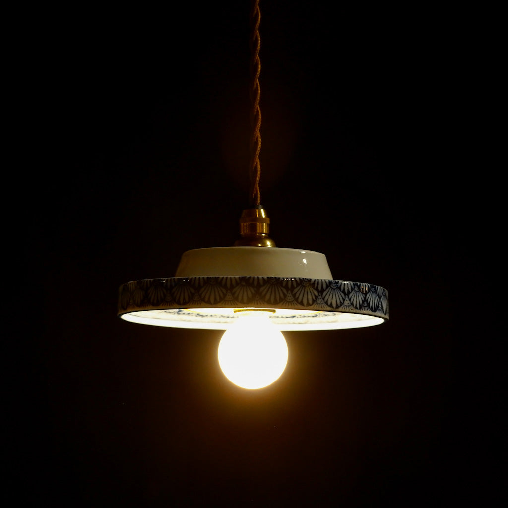 作地未詳｜白磁｜和柄｜ペンダントライト