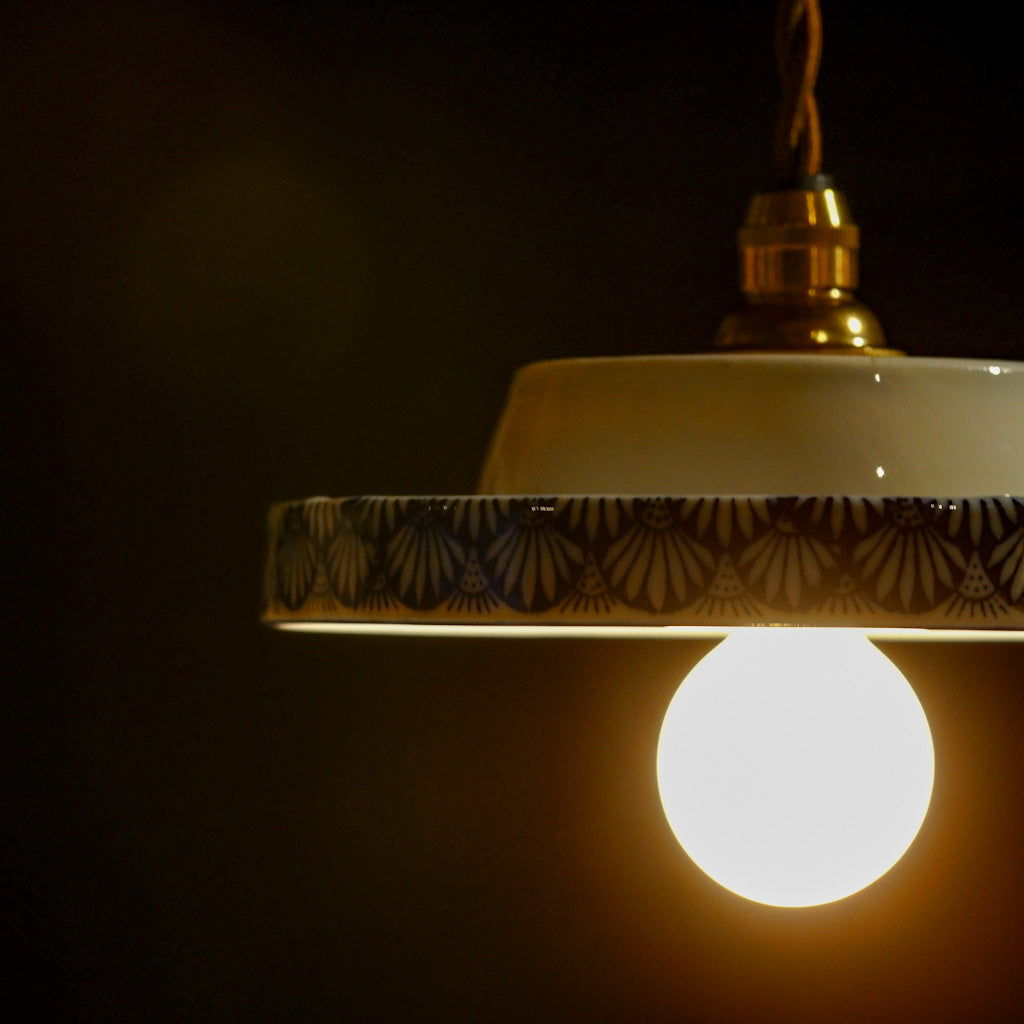 作地未詳｜白磁｜和柄｜ペンダントライト