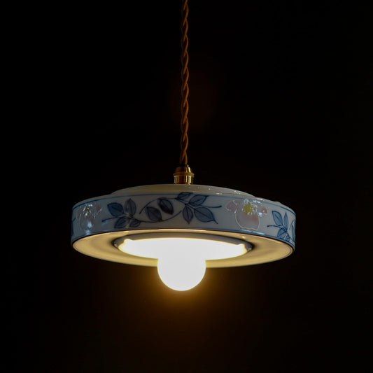 作地未詳｜淡彩色｜桜・草文様｜ペンダントライト