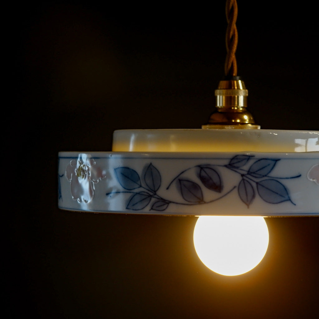作地未詳｜淡彩色｜桜・草文様｜ペンダントライト