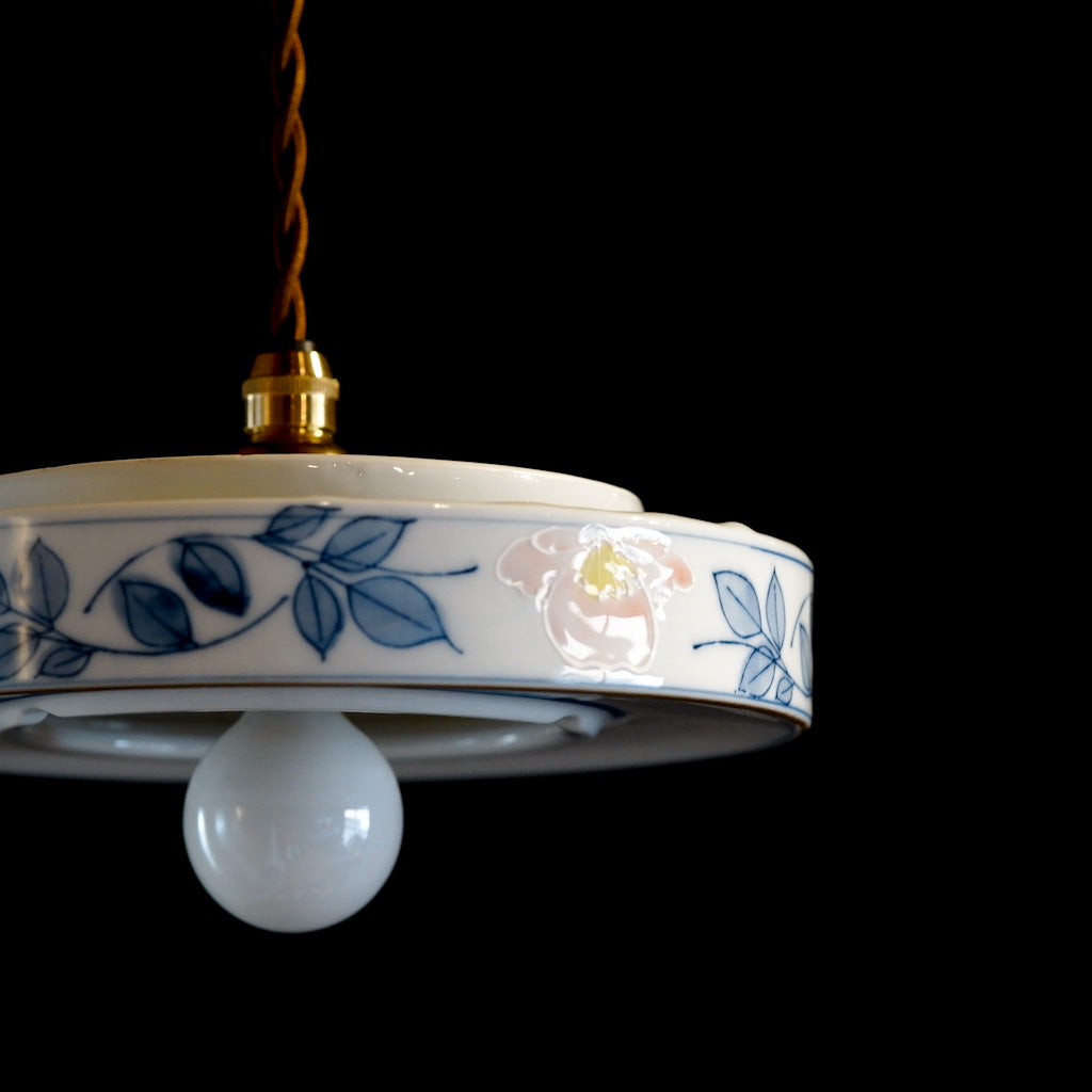 作地未詳｜淡彩色｜桜・草文様｜ペンダントライト
