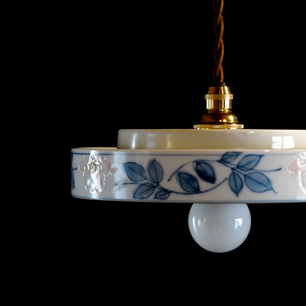 作地未詳｜淡彩色｜桜・草文様｜ペンダントライト