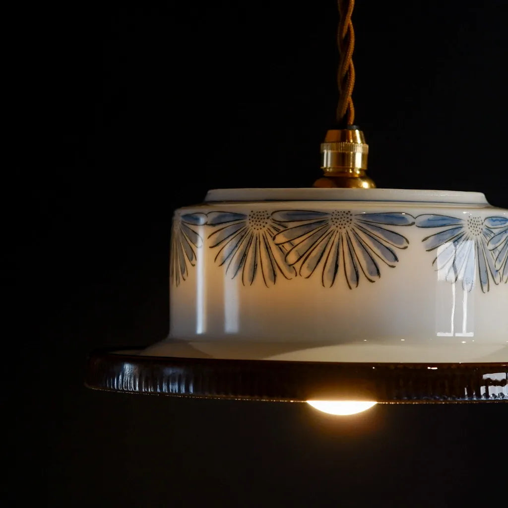 作地未詳｜淡彩色｜菊文様｜ペンダントライト