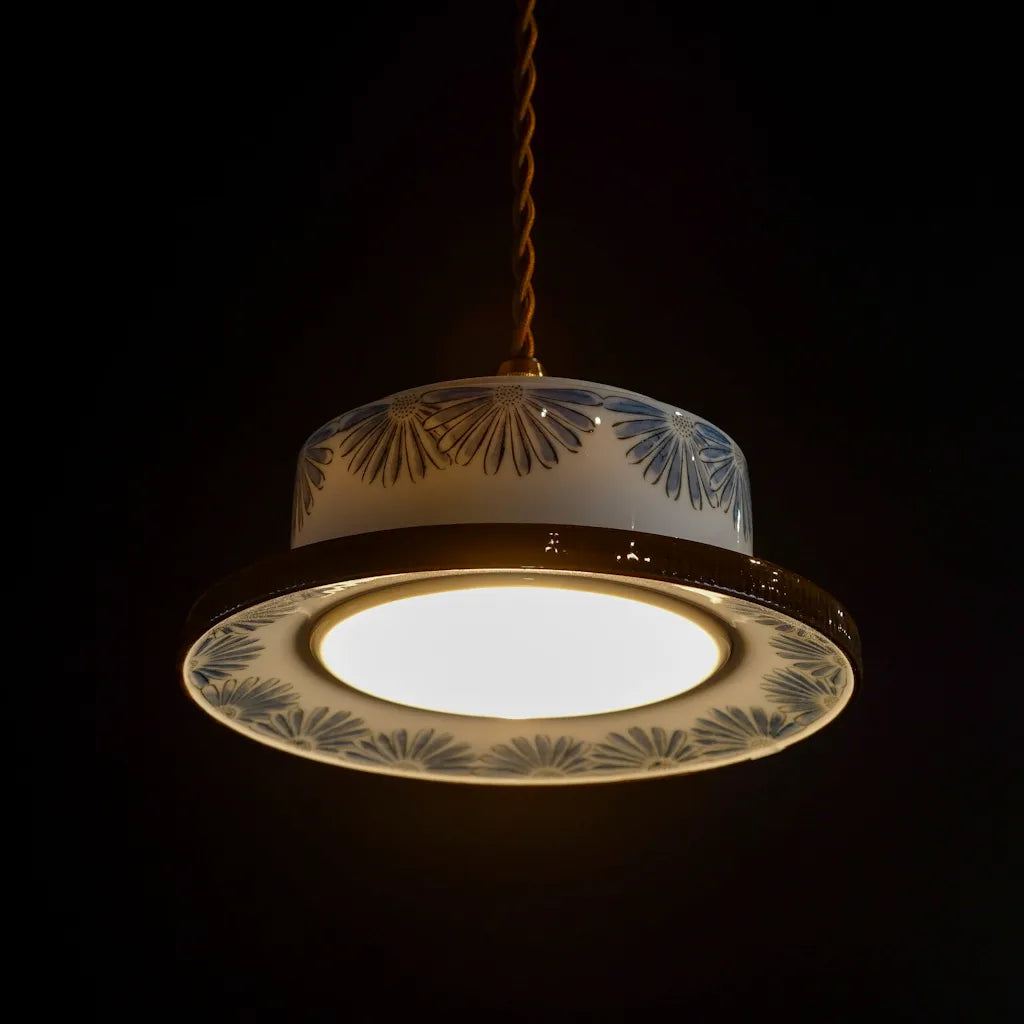 作地未詳｜淡彩色｜菊文様｜ペンダントライト